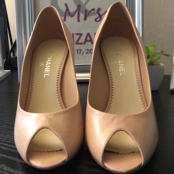 CHANEL BEIGE HEELS - Picture 3 of 5
